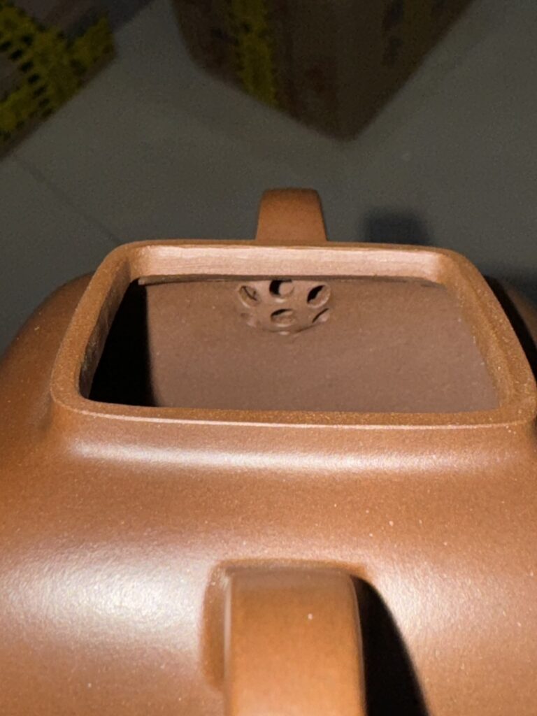 ấm tử sa thản nhiên 